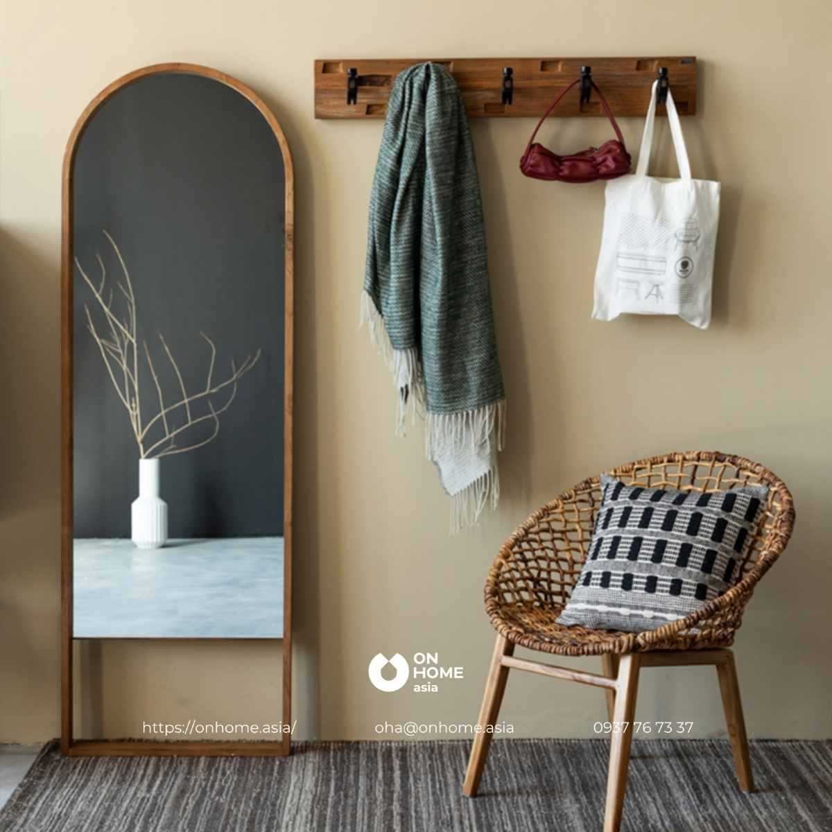 Gương trang trí phòng ngủ khung gỗ đơn giản mà đẹp