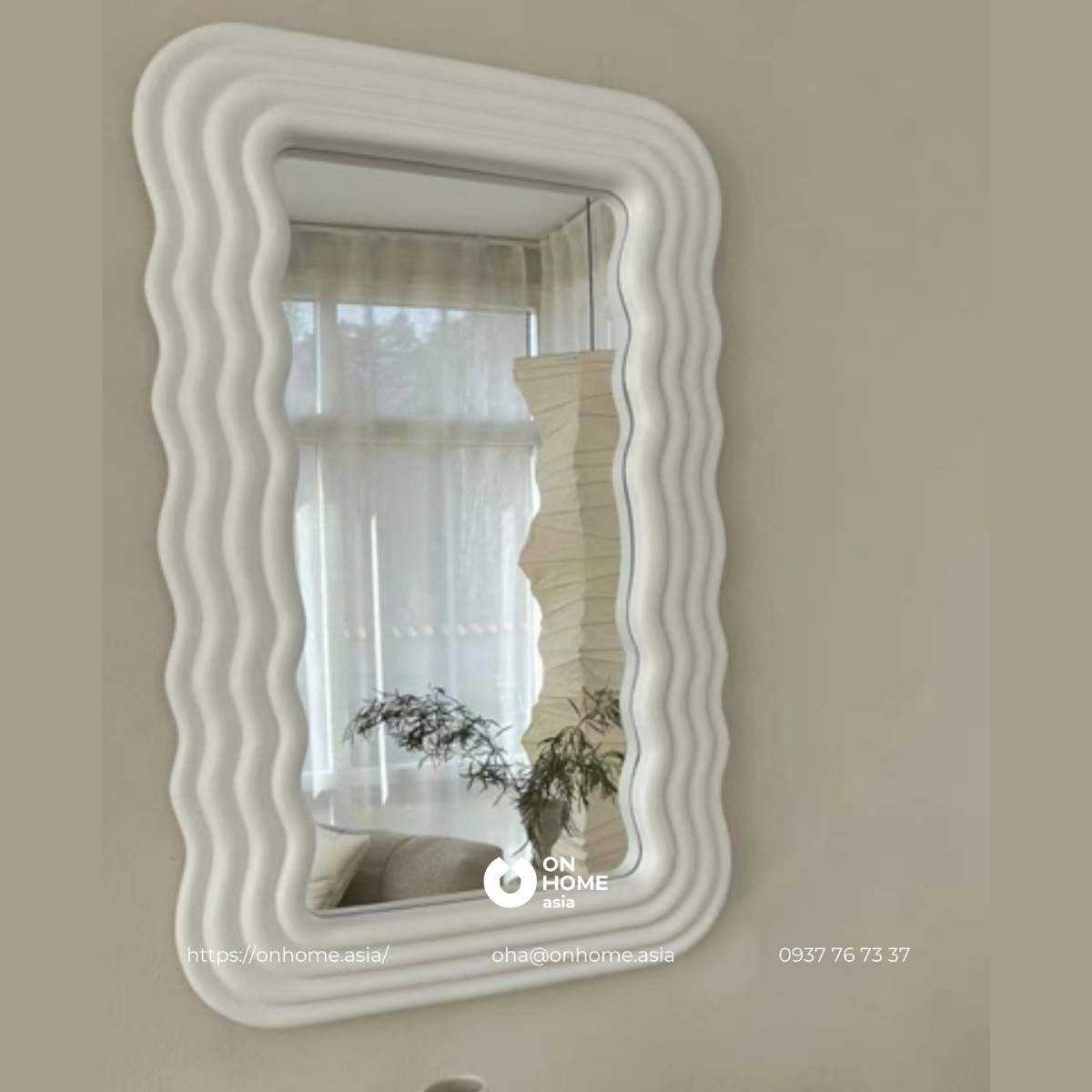 Gương treo tường soi toàn thân màu trắng đẹp mắt