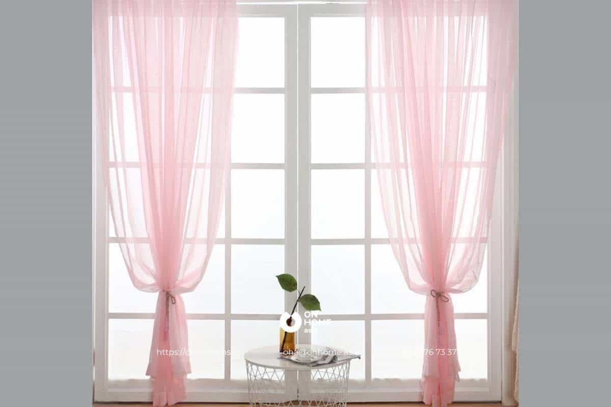 Rèm voan màu hồng trang trí phòng ngủ