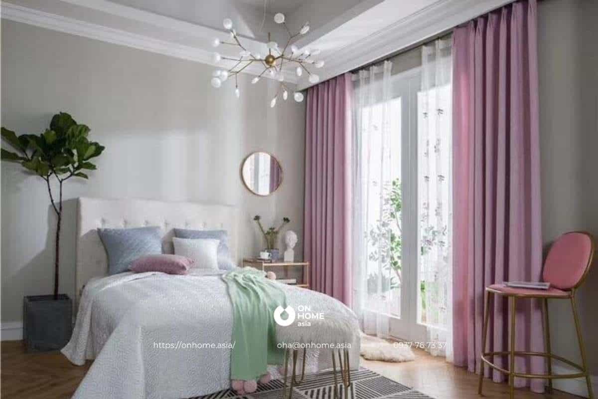 Rèm cửa màu hồng trang trí phòng ngủ
