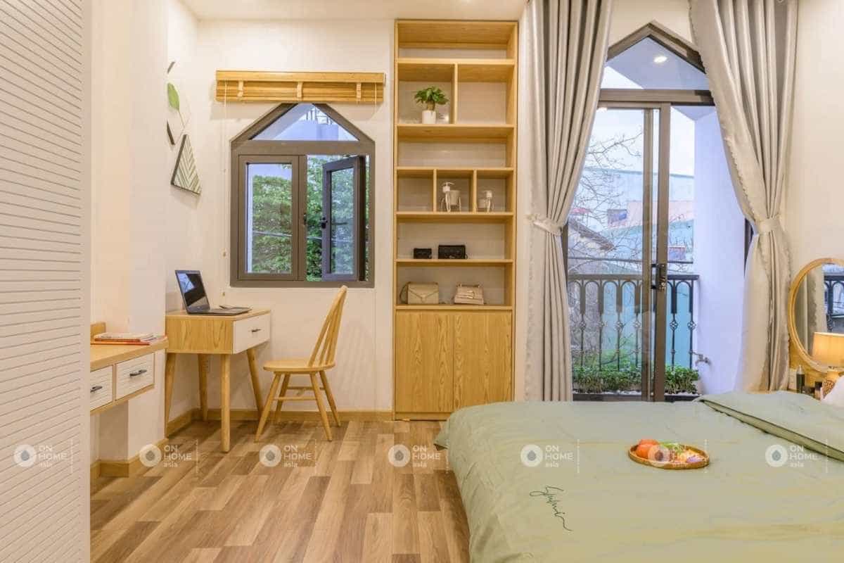 Phòng ngủ với đầy đủ nội thất 