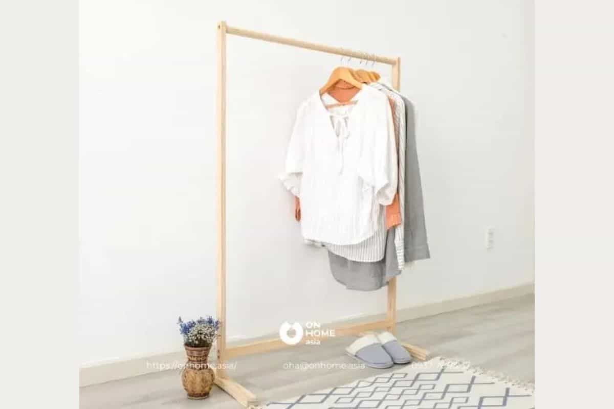 Gía treo quần áo bằng gỗ đơn giản